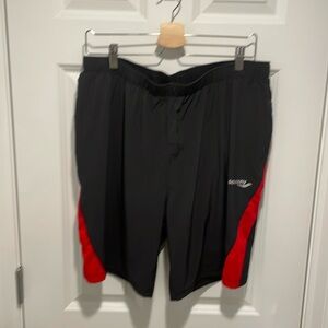 Saucony 2-in-1 Running Shorts in Black